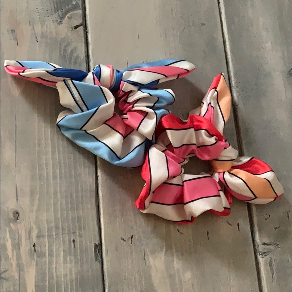 NWOT 4/25$ SCRUNCHIE SET ANTHROPOLOGIE VSCO GIRL